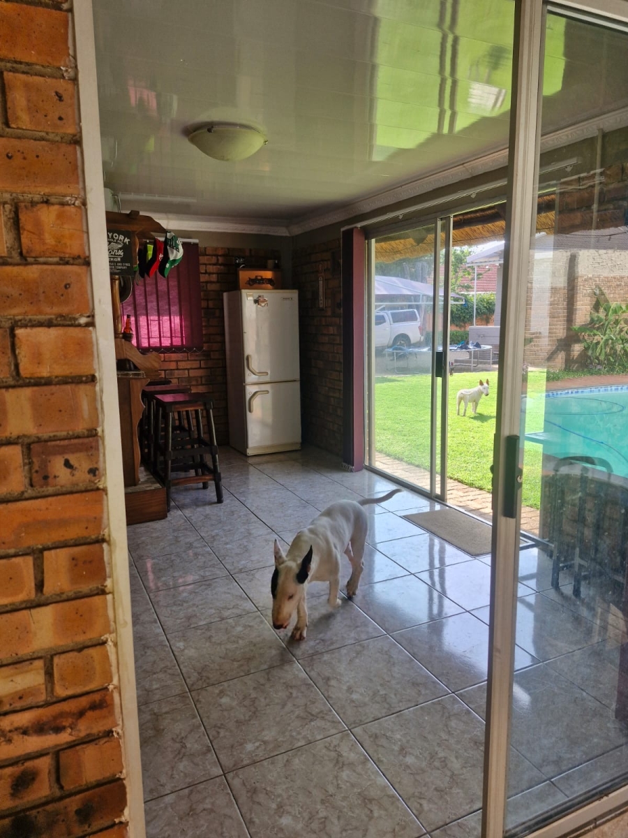 To Let 3 Bedroom Property for Rent in Flamwood North West